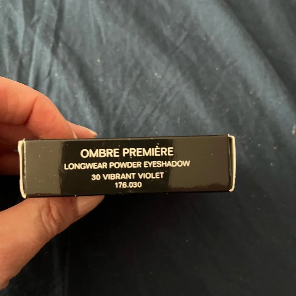 Chanel Ombre Première Longwear Eyeshadow - Picture 2 of 3